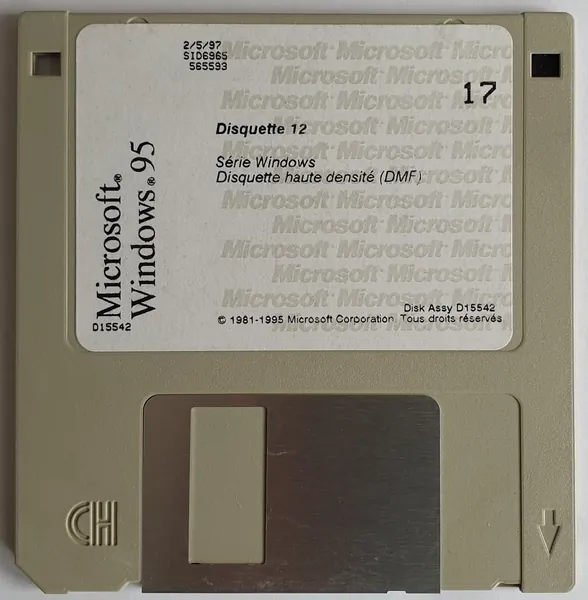 Fichier:Win 95 disks 2.jpg